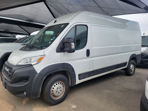 Used 2025 RAM ProMaster 2500 w/ Convenience Group FWD image 3
