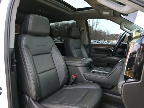 Used 2024 GMC Sierra 3500 Denali w/ Denali Reserve Package image 12