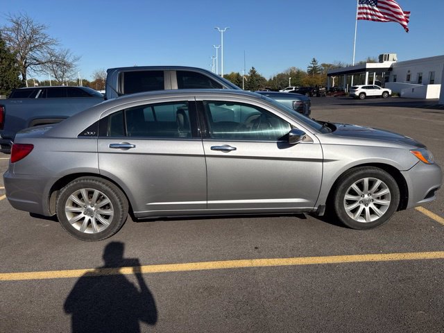 Used 2013 Chrysler 200 Limited FWD image 6