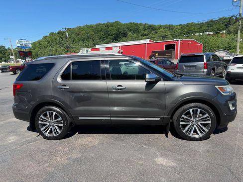 Used 2017 Ford Explorer Platinum AWD/4WD image 4