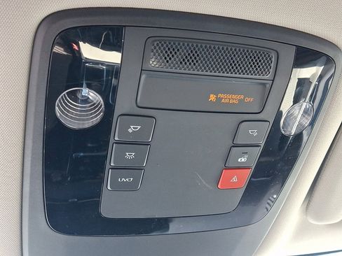 Used 2022 Kia Carnival EX image 31