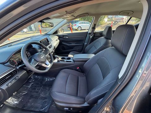 Used 2025 Nissan Altima 2.5 SV FWD image 27