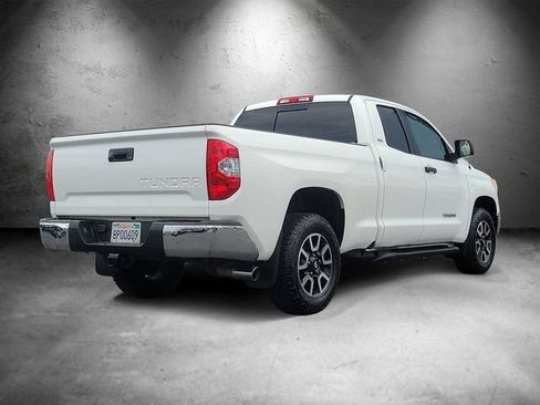 Used 2015 Toyota Tundra SR5 w/ Tow Package RWD image 3
