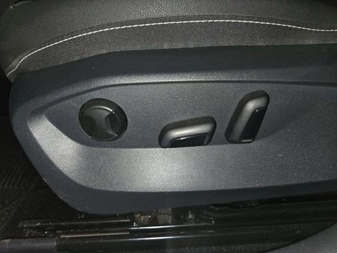 Used 2024 Volkswagen Taos SE image 12