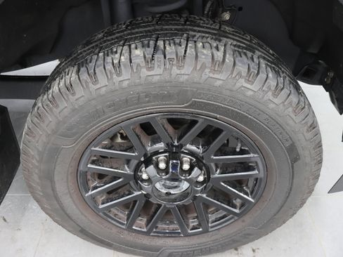 Used 2022 Ford F350 Lariat w/ Black Appearance Package AWD/4WD image 3