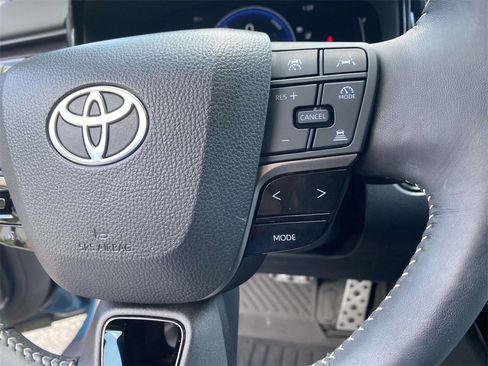 Used 2025 Toyota Camry SE w/ Convenience Package image 31
