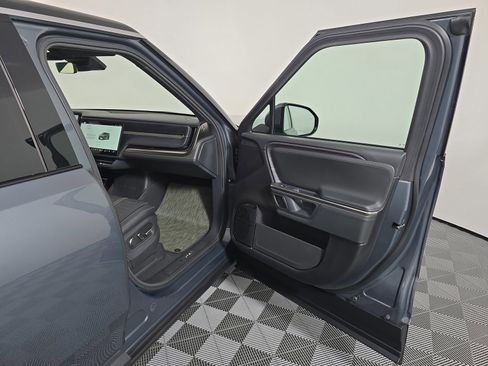 Used 2024 Rivian R1S Adventure AWD/4WD image 19