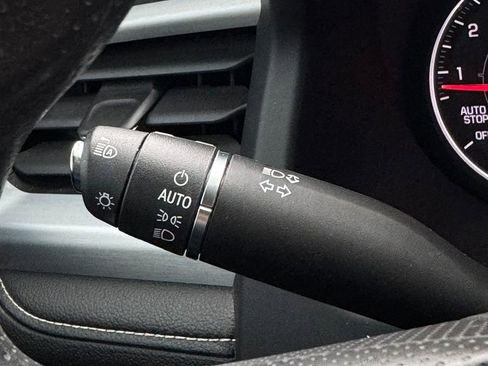 Used 2022 GMC Acadia SLE w/ Driver Convenience Package image 29