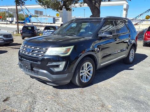 Used 2016 Ford Explorer XLT w/ Equipment Group 202A image 2