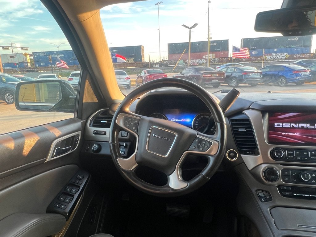 Used 2016 GMC Yukon Denali RWD image 17