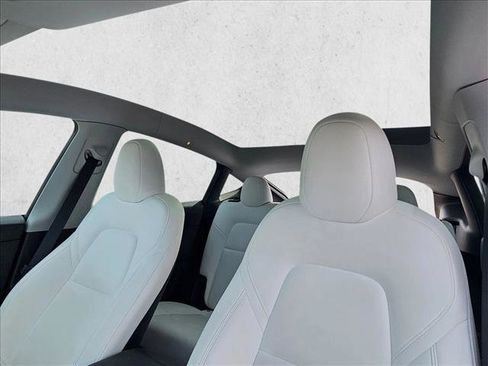 Used 2024 Tesla Model Y Long Range AWD/4WD image 16