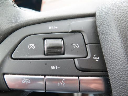 Used 2025 Cadillac XT4 Premium Luxury image 19