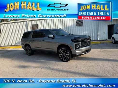Used 2025 Chevrolet Suburban High Country AWD/4WD image 17
