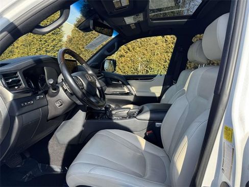 Used 2020 Lexus LX 570 4WD w/ 3rd Row & Luxury Pkg image 14