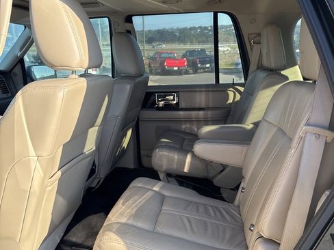 Used 2016 Lincoln Navigator Select image 9