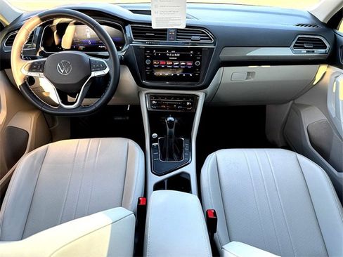 Certified 2023 Volkswagen Tiguan SE w/ Panoramic Sunroof Package image 29