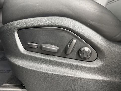 Certified 2025 Porsche Cayenne S image 40