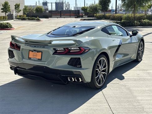 Used 2024 Chevrolet Corvette Stingray Premium Cpe w/ Z51 Performance Package image 3