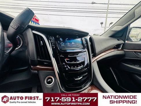 Used 2019 Cadillac Escalade Luxury image 12