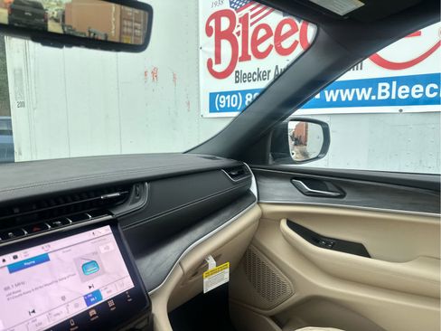 New 2025 Jeep Grand Cherokee Limited w/ Luxury Tech Group II image 55