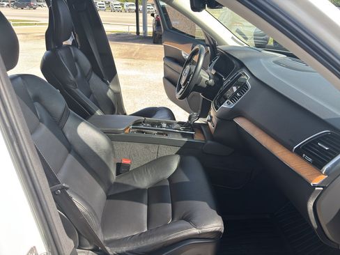 Used 2021 Volvo XC90 T6 Momentum w/ Advanced Package AWD/4WD image 16