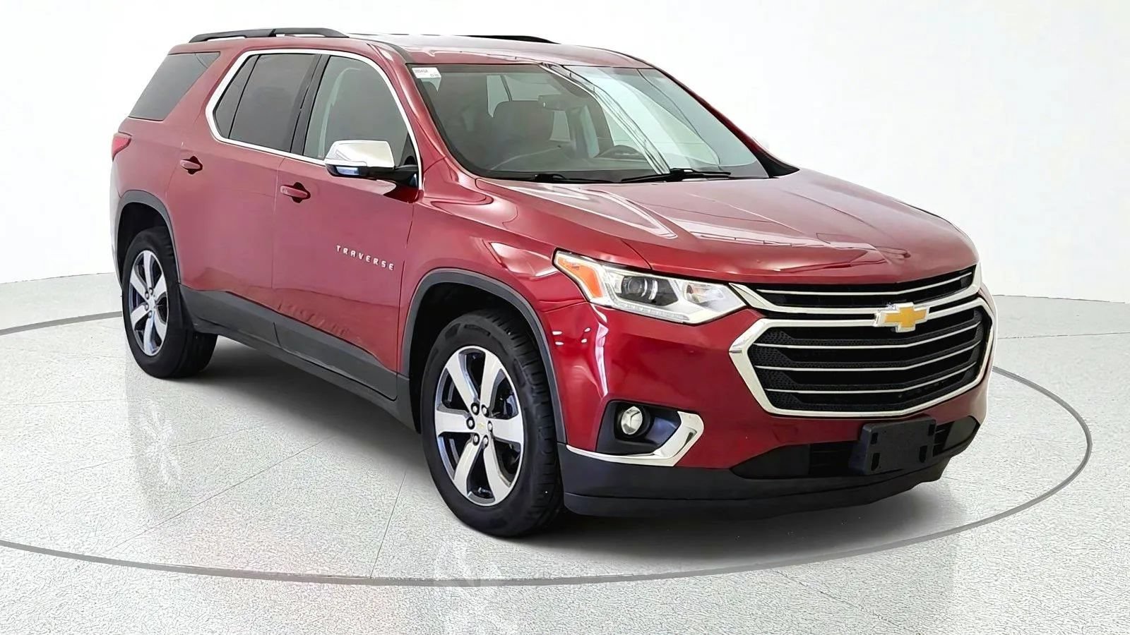 Used 2019 Chevrolet Traverse LT w/ LT Premium Package AWD/4WD image 3