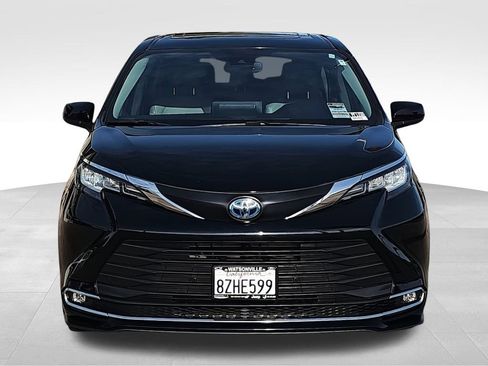 Used 2022 Toyota Sienna XLE image 8