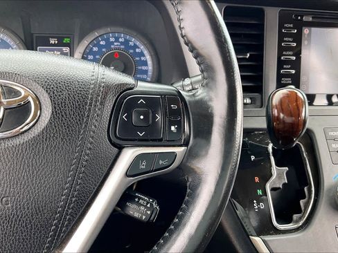 Used 2020 Toyota Sienna Limited Premium FWD image 49
