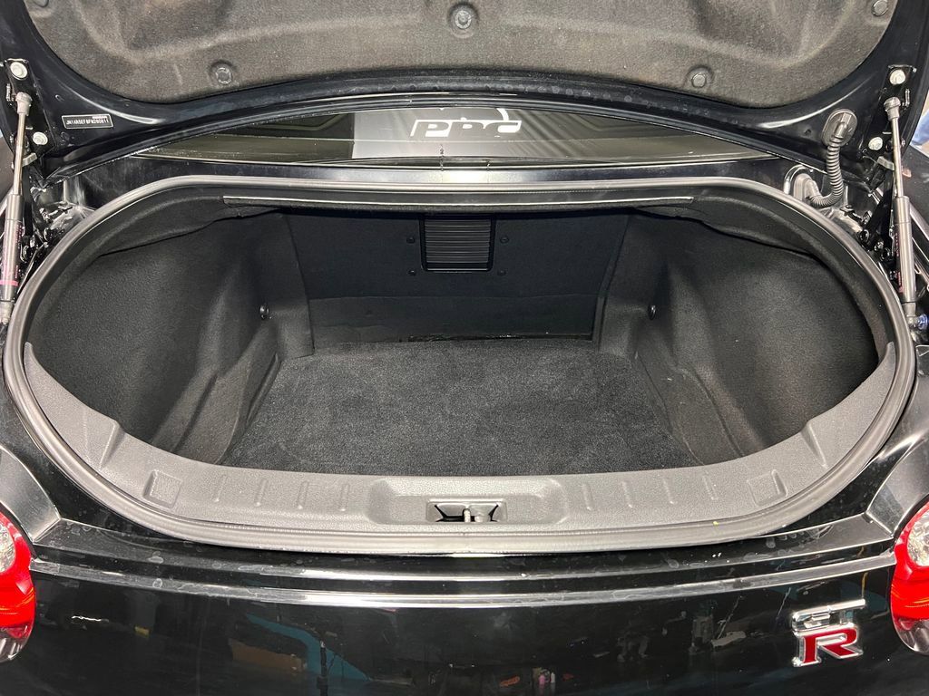 Used 2019 Nissan GT-R Premium w/ Premium Interior Package AWD/4WD image 26