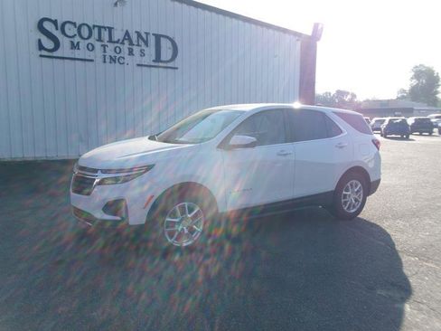 Used 2022 Chevrolet Equinox LT AWD/4WD image 2