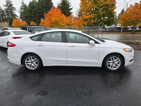Used 2016 Ford Fusion SE FWD image 6