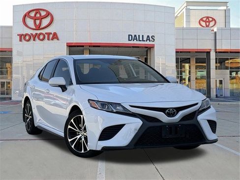 Used 2020 Toyota Camry SE w/ Convenience Package image 1
