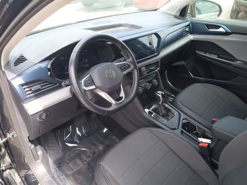 Used 2024 Volkswagen Taos SE FWD image 9
