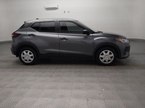 Used 2023 Nissan Kicks S FWD image 11