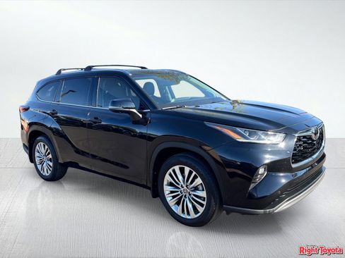 Certified 2025 Toyota Highlander Platinum AWD/4WD image 9