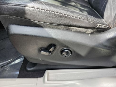 Used 2018 Chrysler Pacifica Touring-L FWD image 23
