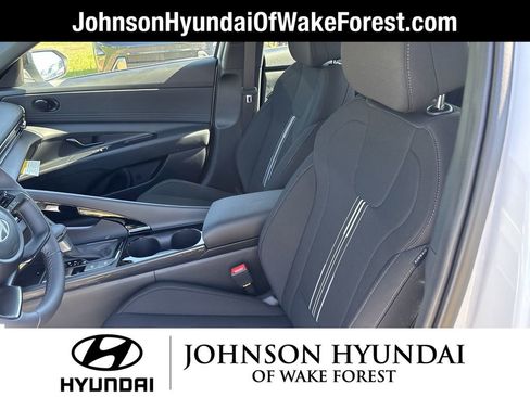 Certified 2025 Hyundai Elantra SEL image 14