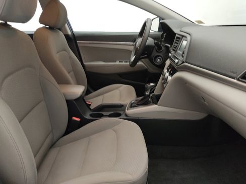 Used 2019 Hyundai Elantra SE image 21