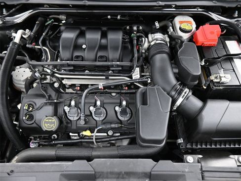 Used 2018 Ford Taurus SEL image 15