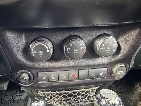 Used 2016 Jeep Wrangler Unlimited Rubicon image 14