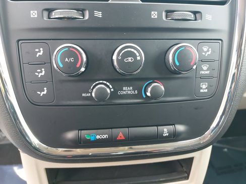 Used 2019 Dodge Grand Caravan SE image 22