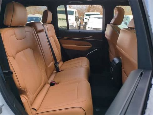 New 2025 Jeep Grand Cherokee Summit image 22