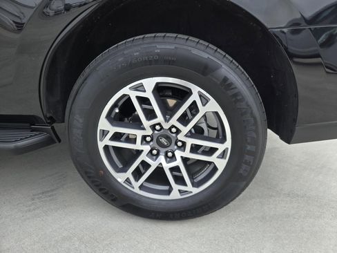 Used 2025 Ford Expedition Active image 29