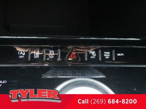 Used 2024 Jeep Wagoneer L Series II w/ Flexible Seating Group AWD/4WD image 32