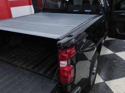 Used 2022 Chevrolet Silverado 1500 LT AWD/4WD image 24