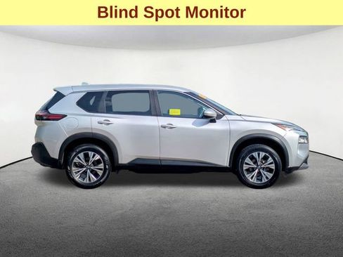 Used 2023 Nissan Rogue SV image 4