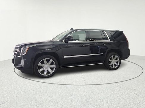 Used 2019 Cadillac Escalade Luxury image 3