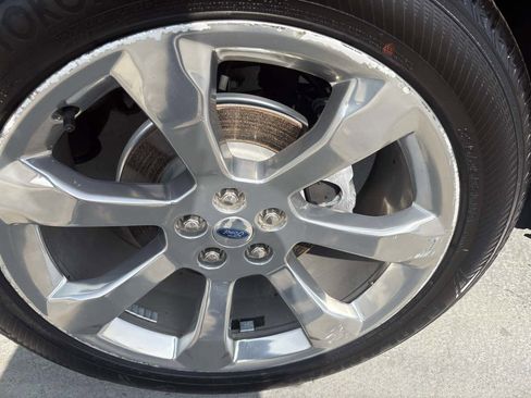 Used 2020 Ford Explorer Platinum w/ Premium Technology Package image 24