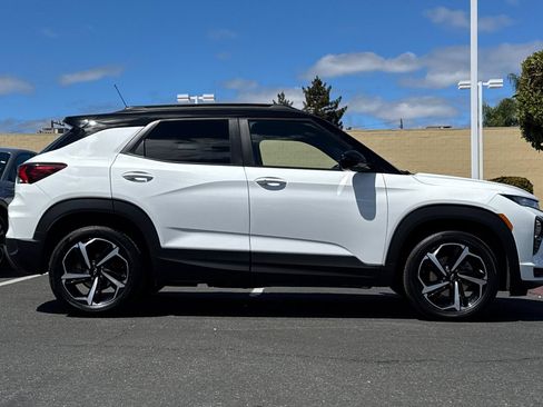 Used 2023 Chevrolet TrailBlazer RS w/ Sun and Liftgate Package AWD/4WD image 4
