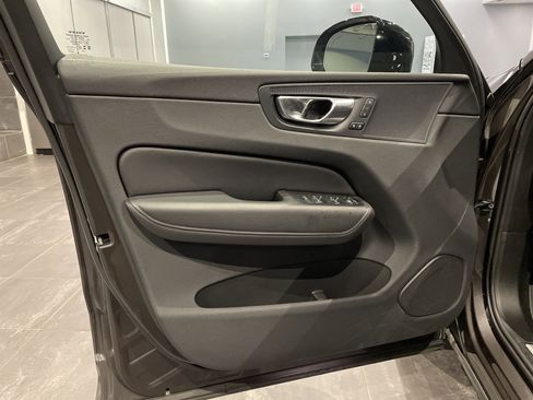 Used 2025 Volvo XC60 B5 Plus image 14